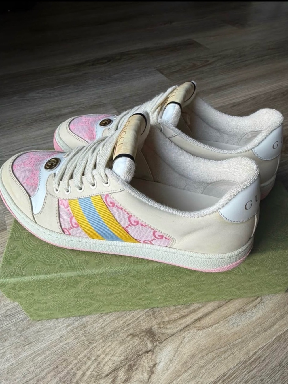 Gucci Cream, Pink & Yellow Low-Top Sneakers - Picture 4 of 5